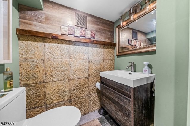96 Denow Rd, Lawrence Twp., NJ 08648