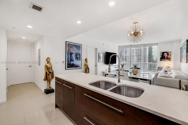 475 Brickell Ave 3214, Miami, FL 33131