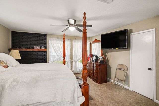 1908 Thousand Oaks Drive, Burleson, TX 76028