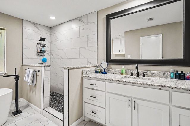 1908 Thousand Oaks Drive, Burleson, TX 76028
