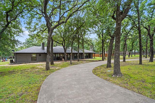 1908 Thousand Oaks Drive, Burleson, TX 76028