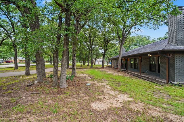 1908 Thousand Oaks Drive, Burleson, TX 76028