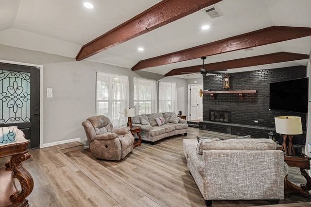 1908 Thousand Oaks Drive, Burleson, TX 76028