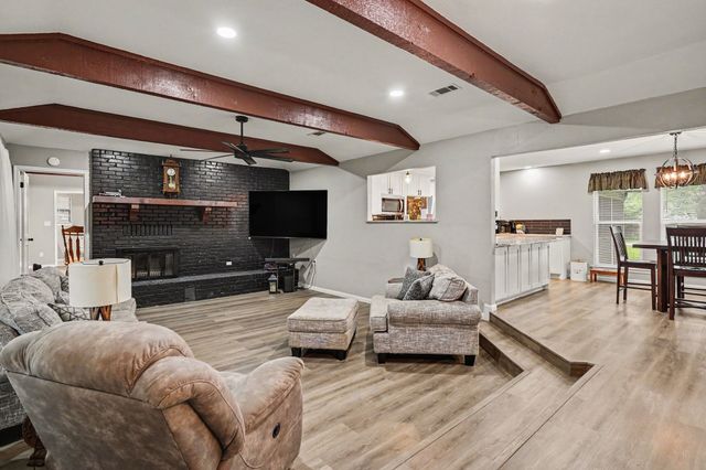 1908 Thousand Oaks Drive, Burleson, TX 76028