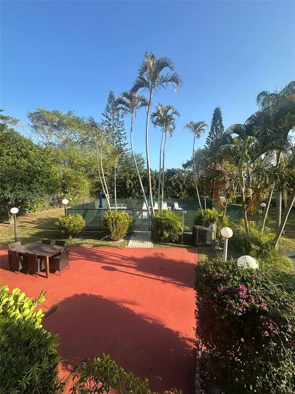 3910 Crystal Lake Dr 201, Deerfield Beach, FL 33064