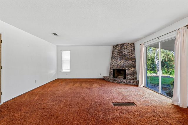 2290 Mission St, Escalon, CA 95320