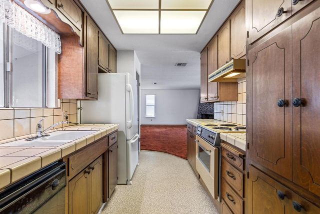 2290 Mission St, Escalon, CA 95320