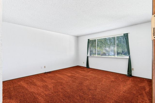 2290 Mission St, Escalon, CA 95320