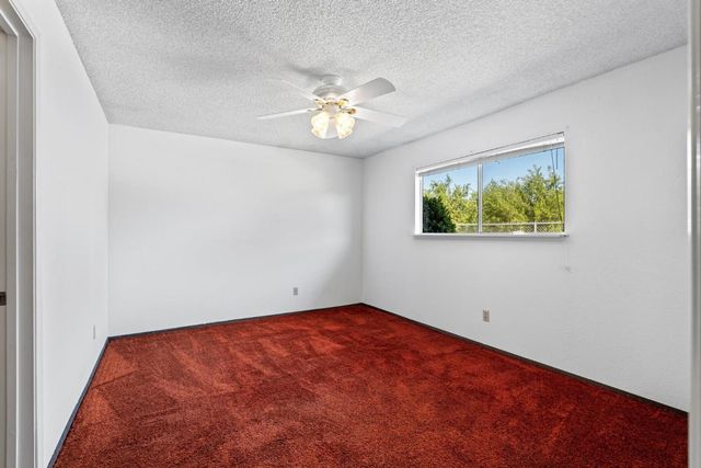 2290 Mission St, Escalon, CA 95320