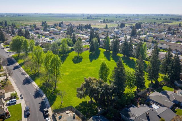 2290 Mission St, Escalon, CA 95320