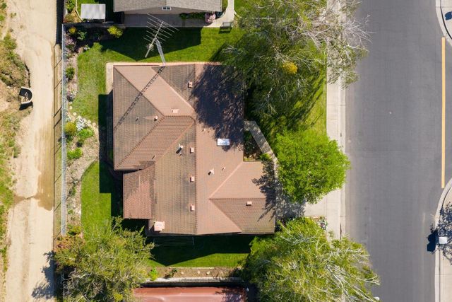 2290 Mission St, Escalon, CA 95320