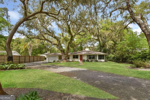 205 Youngwood Drive, St. Simons, GA 31522