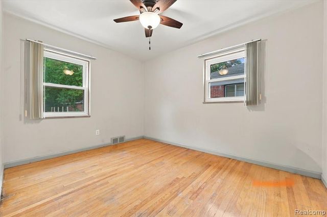 21900 Sussex Street, Oak Park, MI 48237
