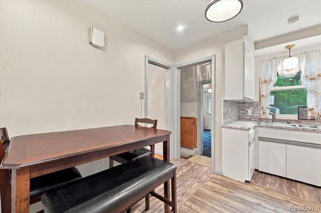 21900 Sussex Street, Oak Park, MI 48237