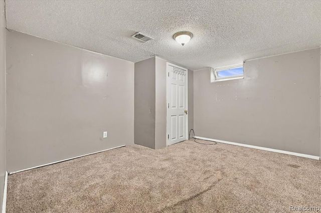 21900 Sussex Street, Oak Park, MI 48237