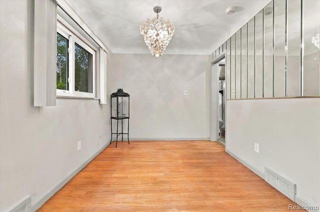 21900 Sussex Street, Oak Park, MI 48237