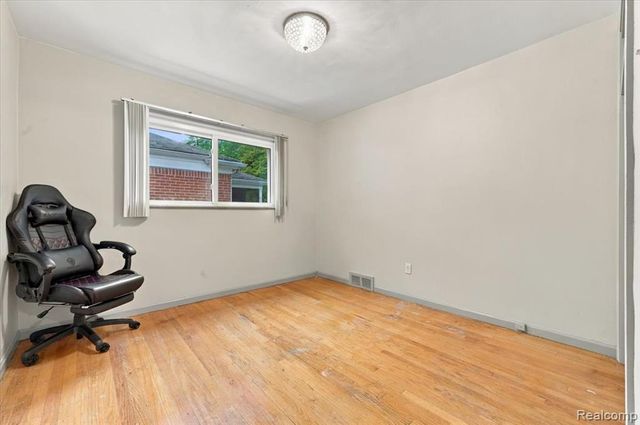 21900 Sussex Street, Oak Park, MI 48237