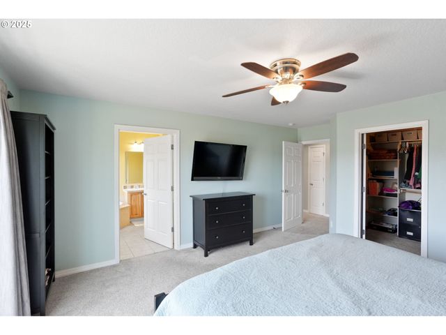 5220 MADRONA HEIGHTS Dr Ne, Silverton, OR 97381