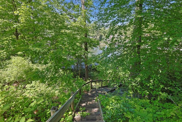 7 Southminster Drive, White Plains, NY 10604