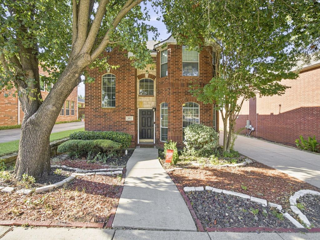 302 Republic Lane, Euless, TX 76040 — exterior