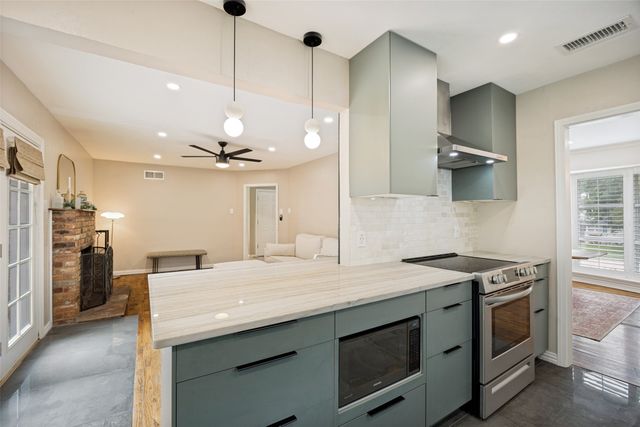 707 S Weatherred Drive, Richardson, TX 75080