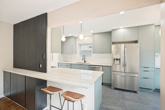 707 S Weatherred Drive, Richardson, TX 75080