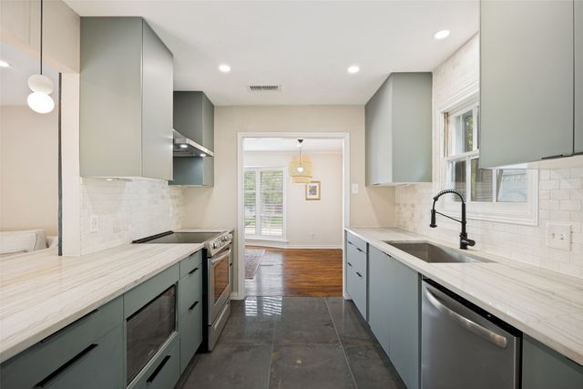 707 S Weatherred Drive, Richardson, TX 75080