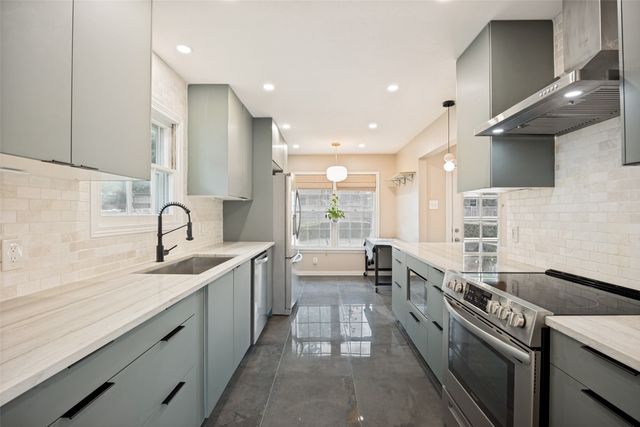 707 S Weatherred Drive, Richardson, TX 75080