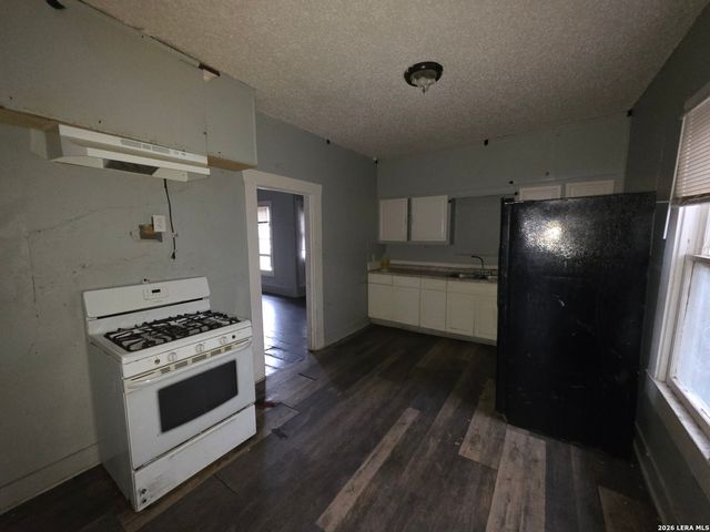 1210 S Walters, San Antonio, TX 78210