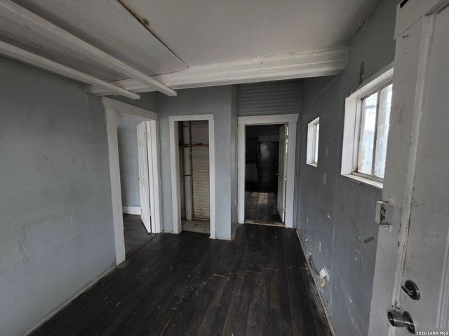 1210 S Walters, San Antonio, TX 78210