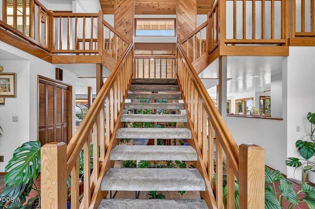 229 Mariposa Terrace, Medford, OR 97504