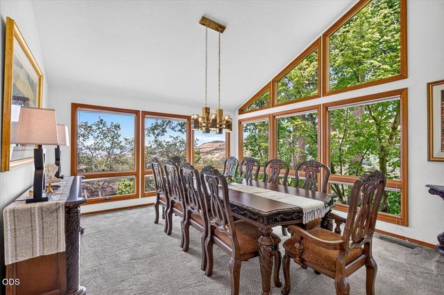 229 Mariposa Terrace, Medford, OR 97504