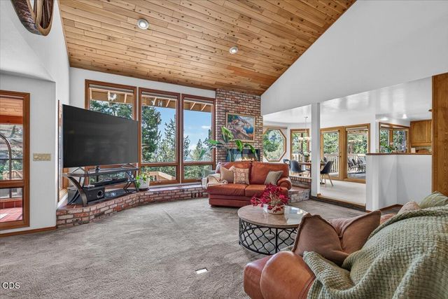 229 Mariposa Terrace, Medford, OR 97504