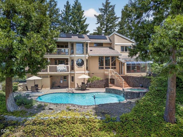 229 Mariposa Terrace, Medford, OR 97504