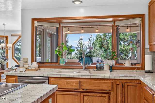 229 Mariposa Terrace, Medford, OR 97504