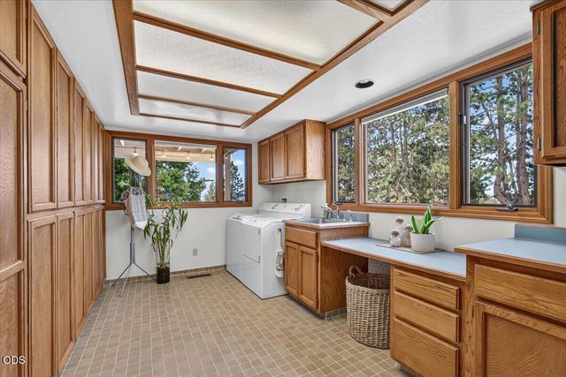 229 Mariposa Terrace, Medford, OR 97504