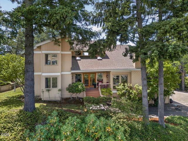 229 Mariposa Terrace, Medford, OR 97504