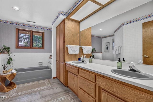 229 Mariposa Terrace, Medford, OR 97504