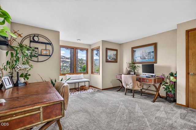 229 Mariposa Terrace, Medford, OR 97504