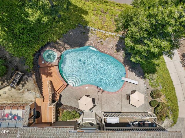 229 Mariposa Terrace, Medford, OR 97504