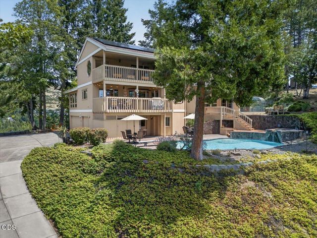 229 Mariposa Terrace, Medford, OR 97504