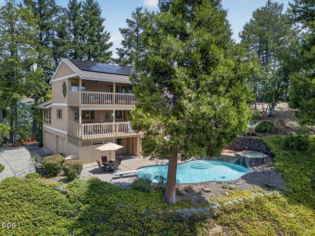 229 Mariposa Terrace, Medford, OR 97504