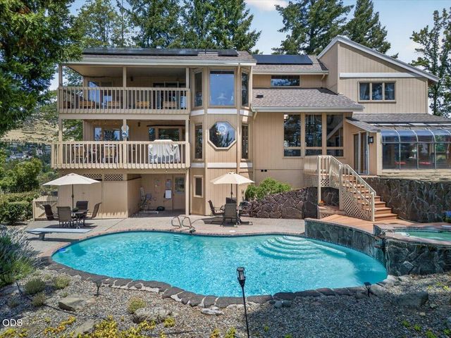 229 Mariposa Terrace, Medford, OR 97504