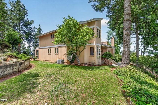 229 Mariposa Terrace, Medford, OR 97504