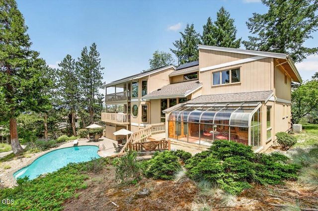 229 Mariposa Terrace, Medford, OR 97504