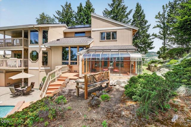 229 Mariposa Terrace, Medford, OR 97504