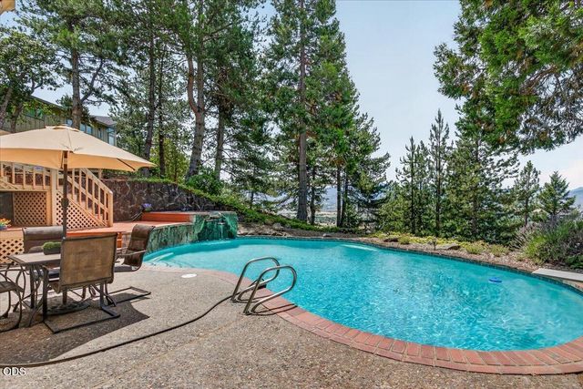 229 Mariposa Terrace, Medford, OR 97504