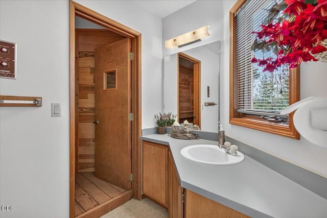 229 Mariposa Terrace, Medford, OR 97504