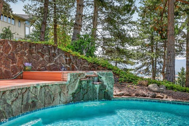 229 Mariposa Terrace, Medford, OR 97504