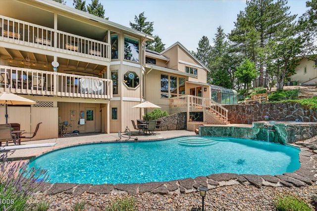 229 Mariposa Terrace, Medford, OR 97504